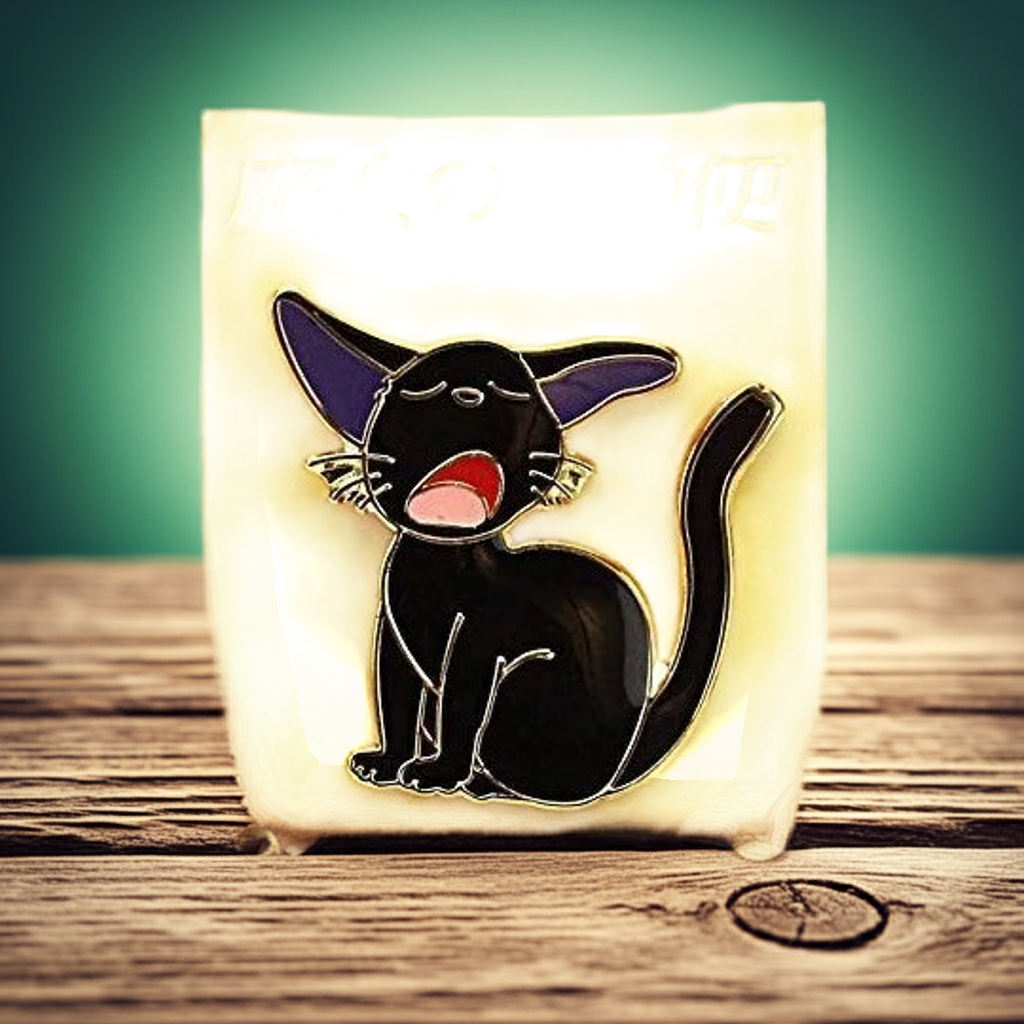 Ansteck-Pin Jiji am Gähnen - Kiki's Lieferservice