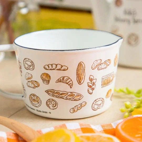 Messbecher Emaille (450ml) Bäckerei - Kiki’s Lieferservice
