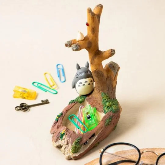 Schmuckbaum Totoro im Schatten eines Baumes - Mein Nachbar Totoro