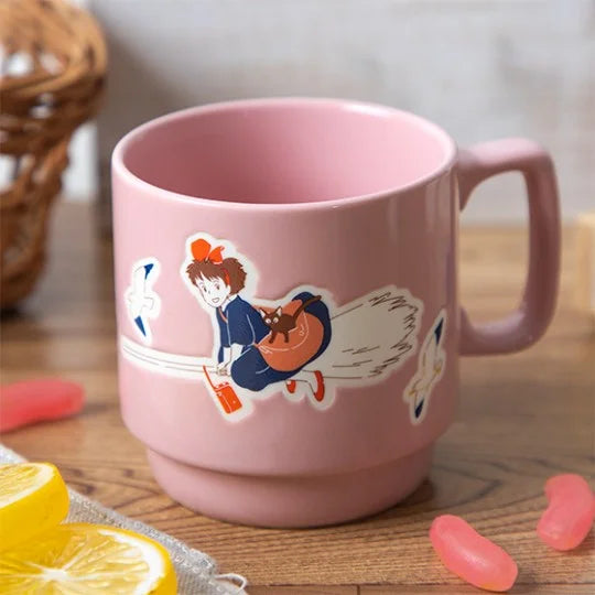 Tasse bunt geprägt - Kiki auf ihrem Besen - Kiki's Lieferservice