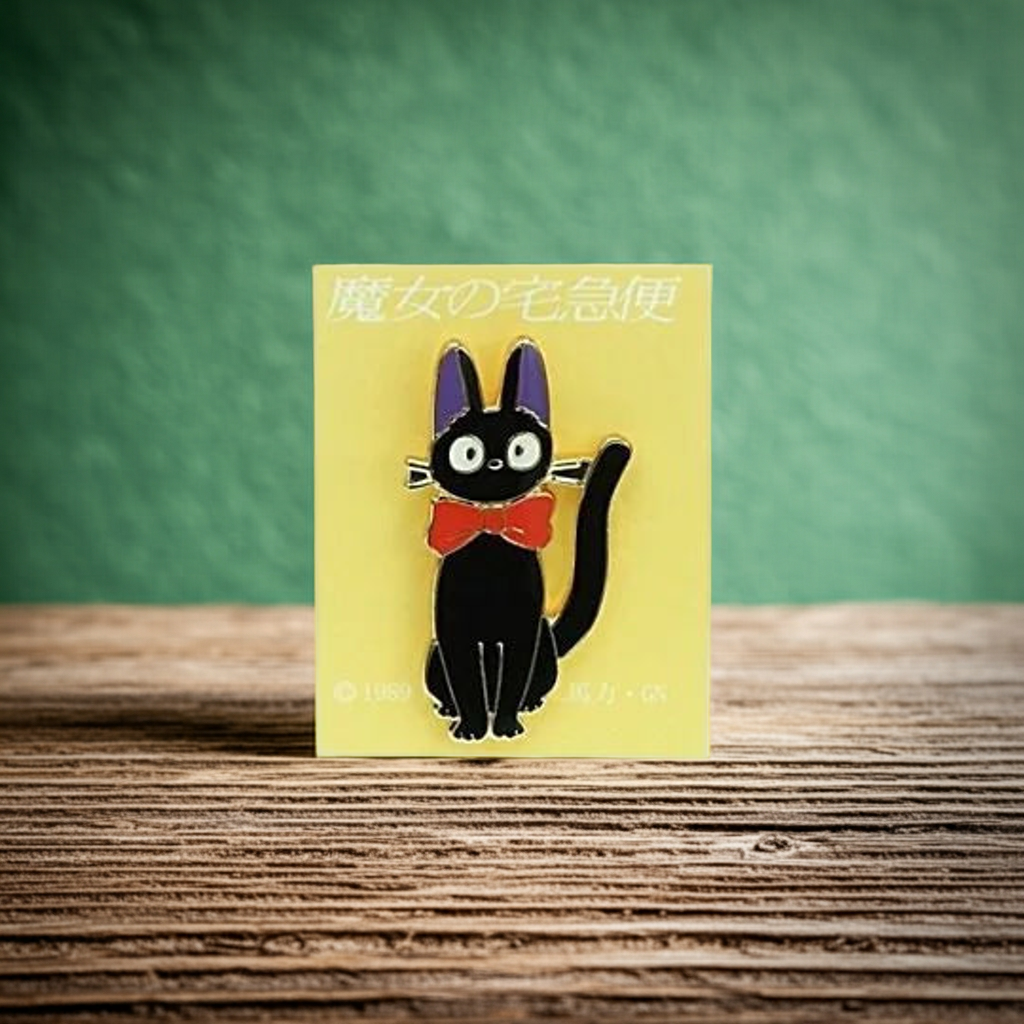 Ansteck-Pin Jiji mit Schleife - Kiki’s Lieferservice